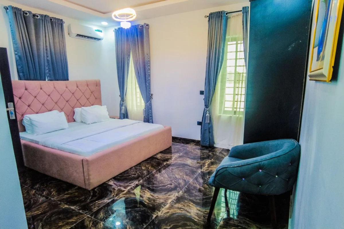 Nwangburuka paul (NP)